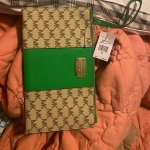 Michael Kors Clutch